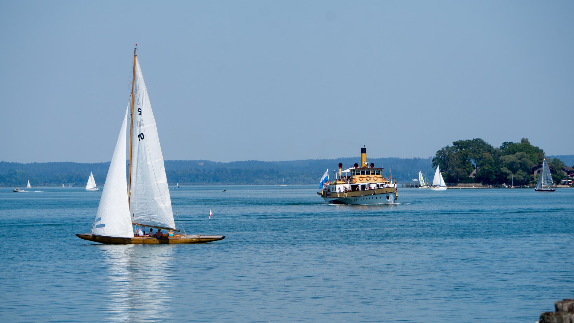 Lake with island and sailing boats.